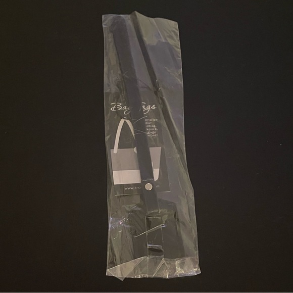 NWT “K•Carroll” Bag Tag,  Monogram Letter "V" Black Bag Tag with "Tan" Letter - Picture 5 of 7